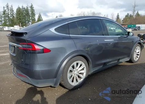 2018 Tesla Model X 100D/75D/P100D z USA, uszkodzony, nr VIN 5YJXCAE26JF105229